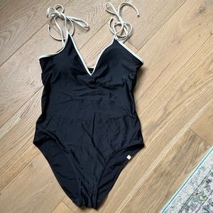Sunmersalt bathing suit